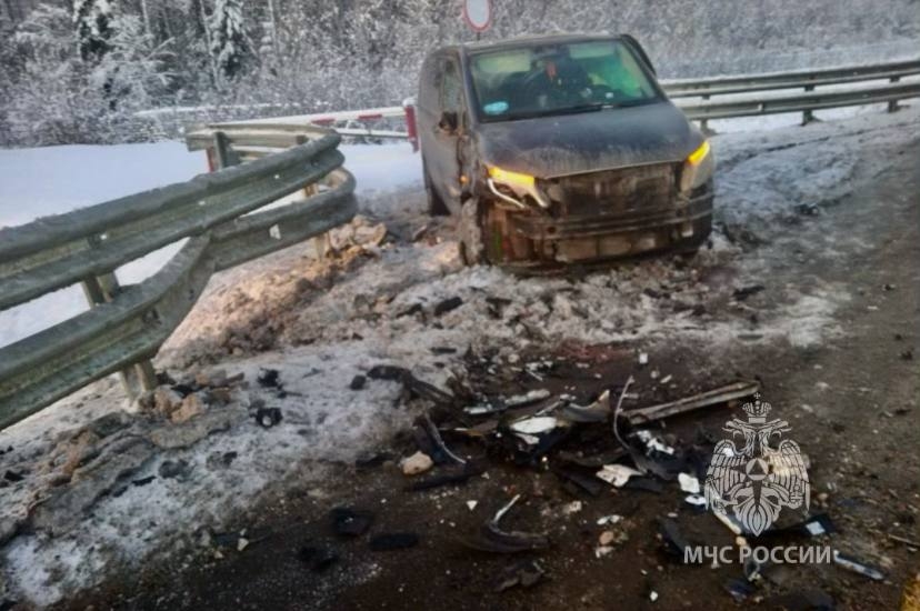 Цепь аварий парализовала движение трассы рядом с Карелией - один человек погиб