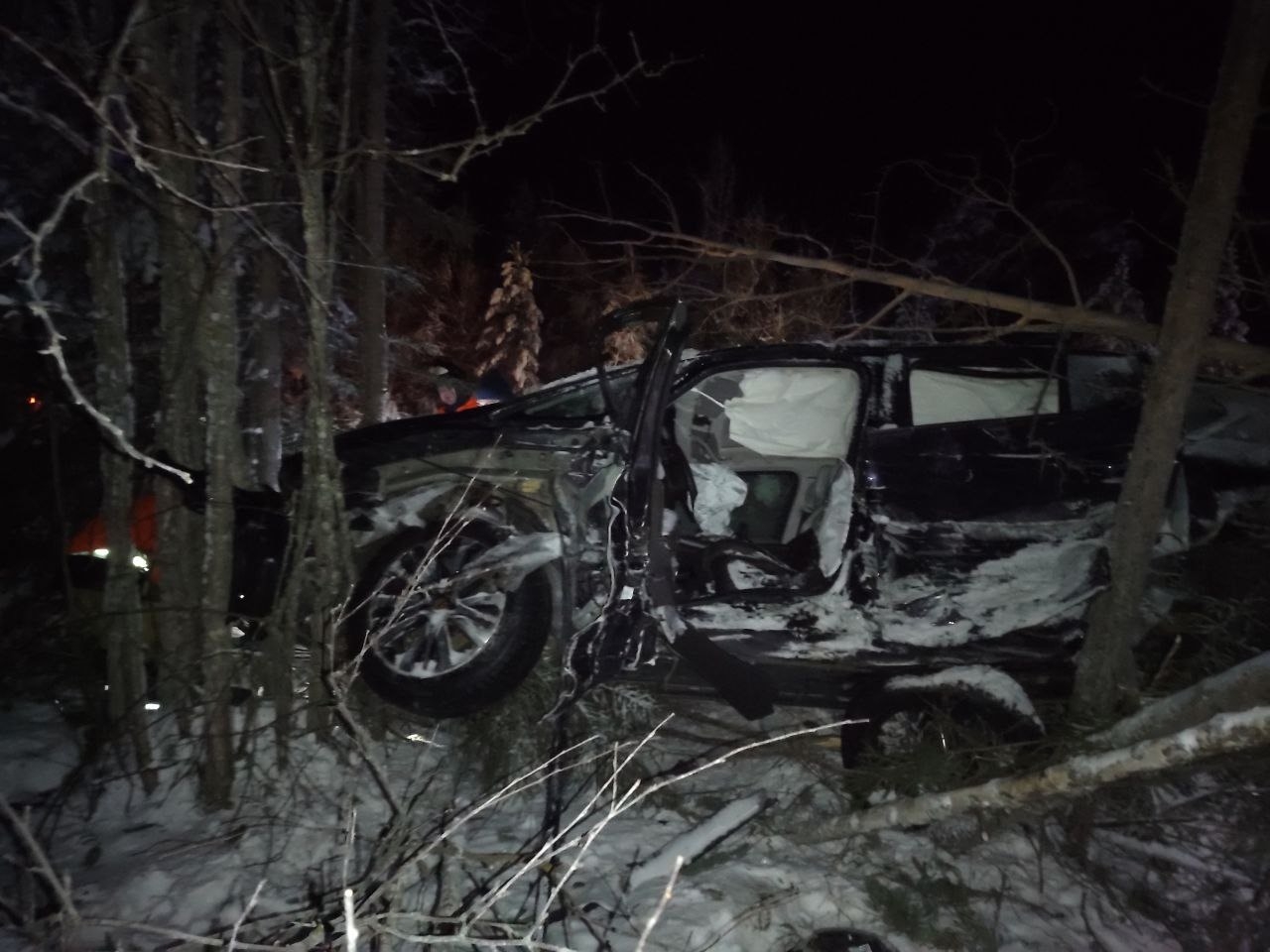 Автомобили раскидало по кювету после ДТП на трассе в Карелии