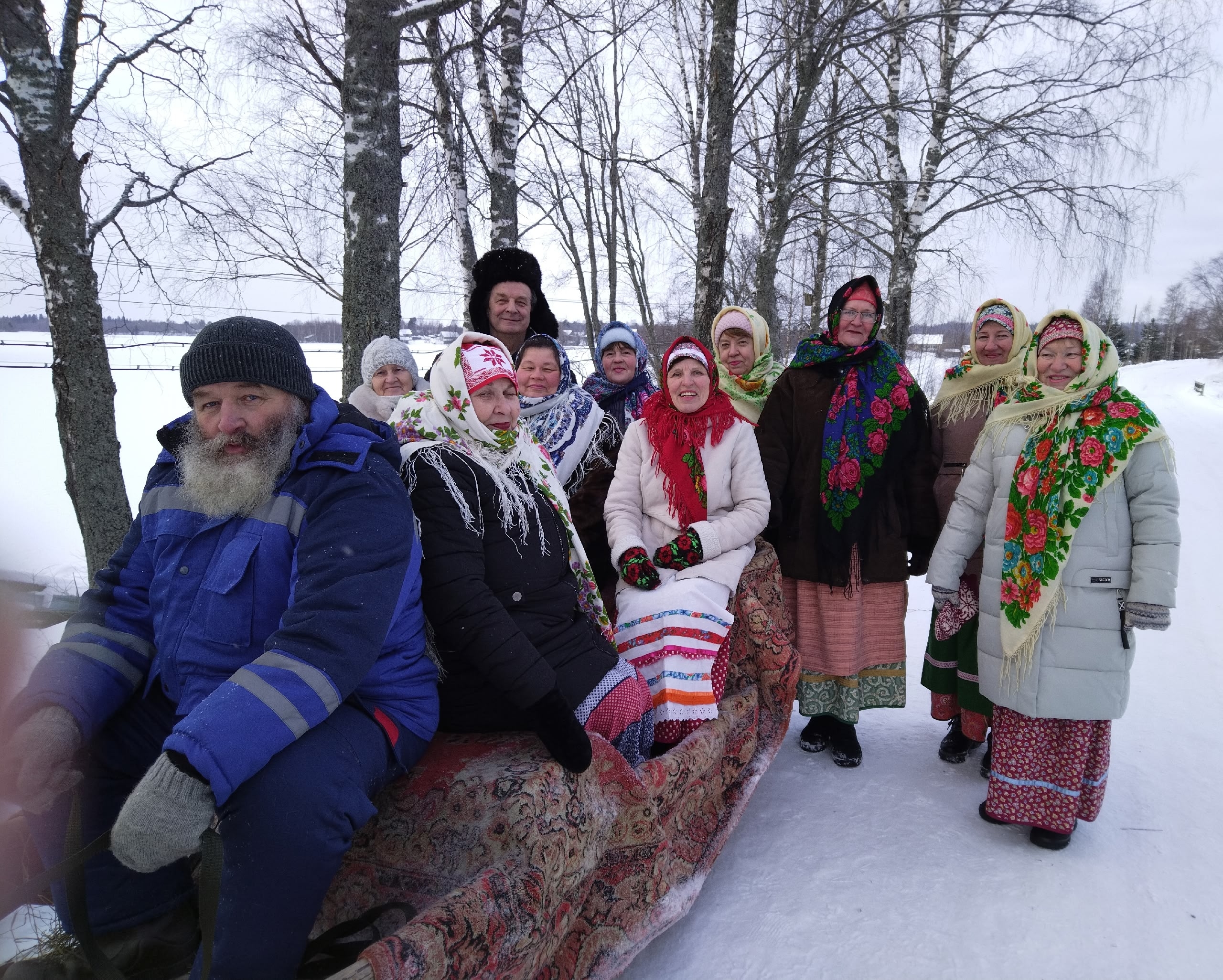 Жители карельской деревни устроили народные гулянья на санях