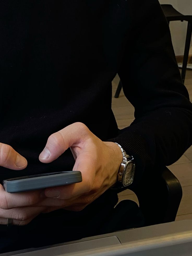 Петрозаводчанин остался без свидания и денег