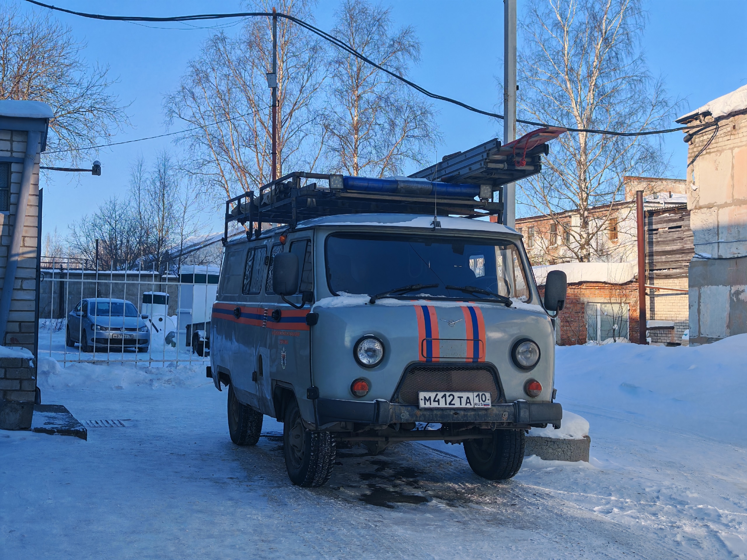 Карельская поисково-спасательная служба вызволила птицу из вентиляции