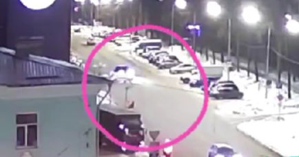 Легковушки разбросало у «Тетриса» в Петрозаводске