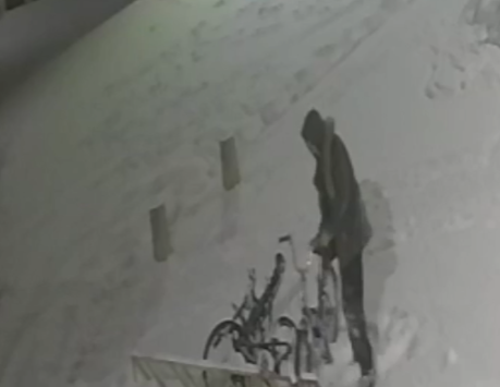 Полицейские разыскивают в Петрозаводске подозреваемого в краже велосипеда