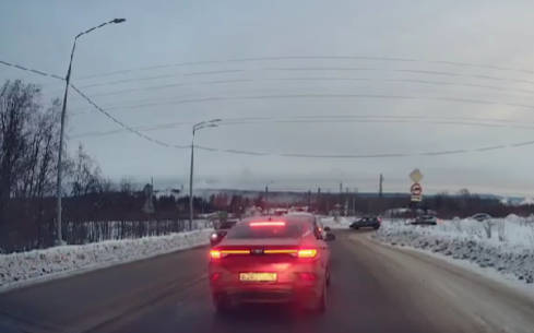 Водители пожаловались на вечную пробку при выезде из Петрозаводска