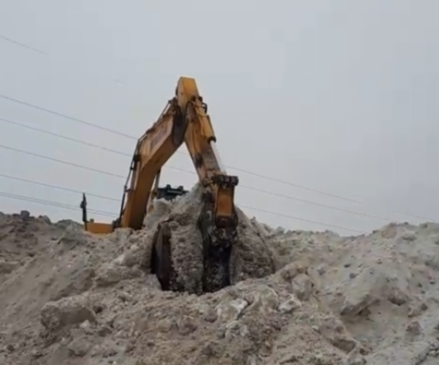 Главный механик дорожного предприятия в Карелии изобрел чудо-ковш