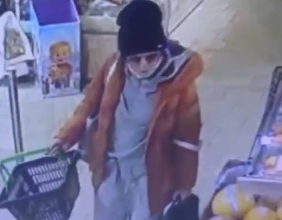 Полиция разыскивает петрозаводчанку, которую заподозрили в краже продуктов