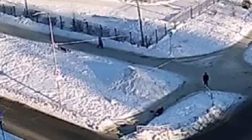 Женщину увезли прямо с улицы на скорой в Петрозаводске