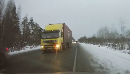 Семья из Петрозаводска чудом осталась жива на трассе в Карелии