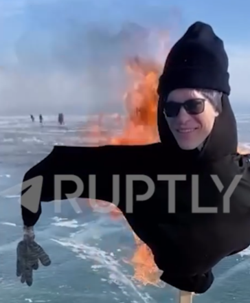 Вместо зимы проводили певца: на Байкале сожгли чучело SHAMANа