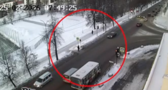 Маршрутка протаранила легковой автомобиль в Петрозаводске