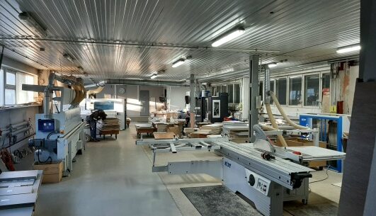 В Петрозаводске модернизируют современное предприятие по выпуску мебели и торгового оборудования