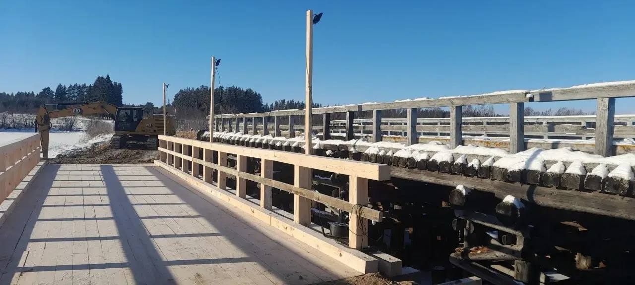 Движение по временной переправе на автодороге Салми – Мантсинсаари запущено