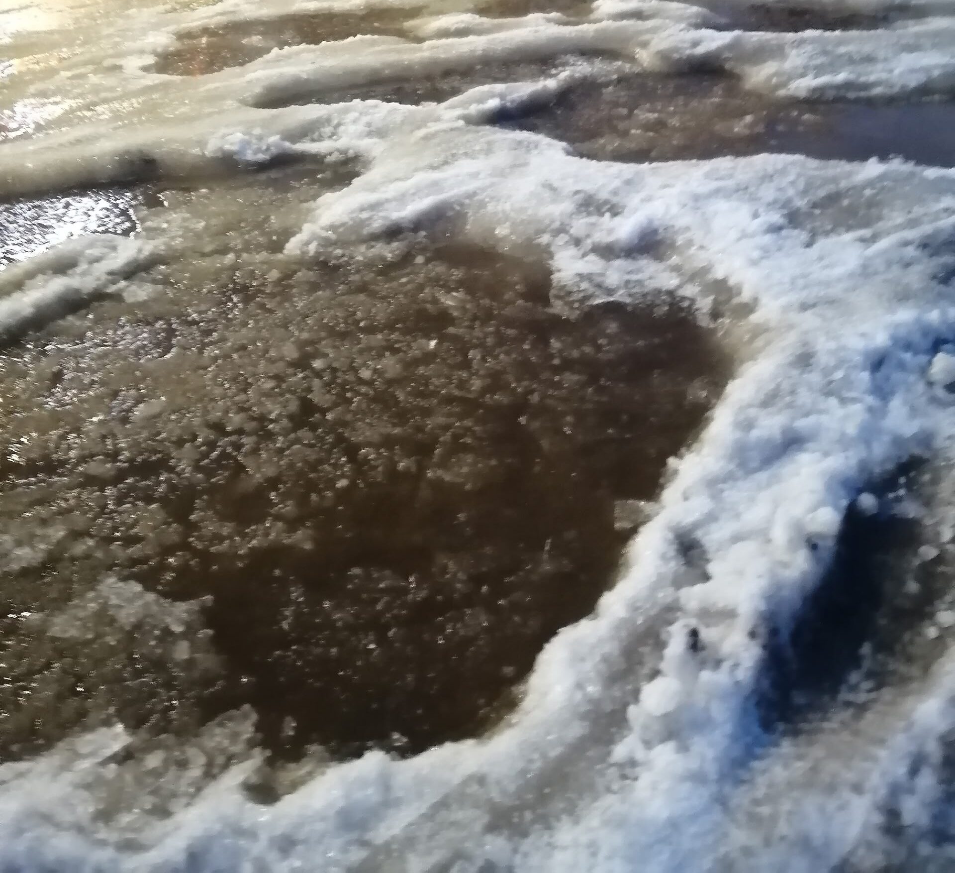 Центр Суоярви затопило ручьями