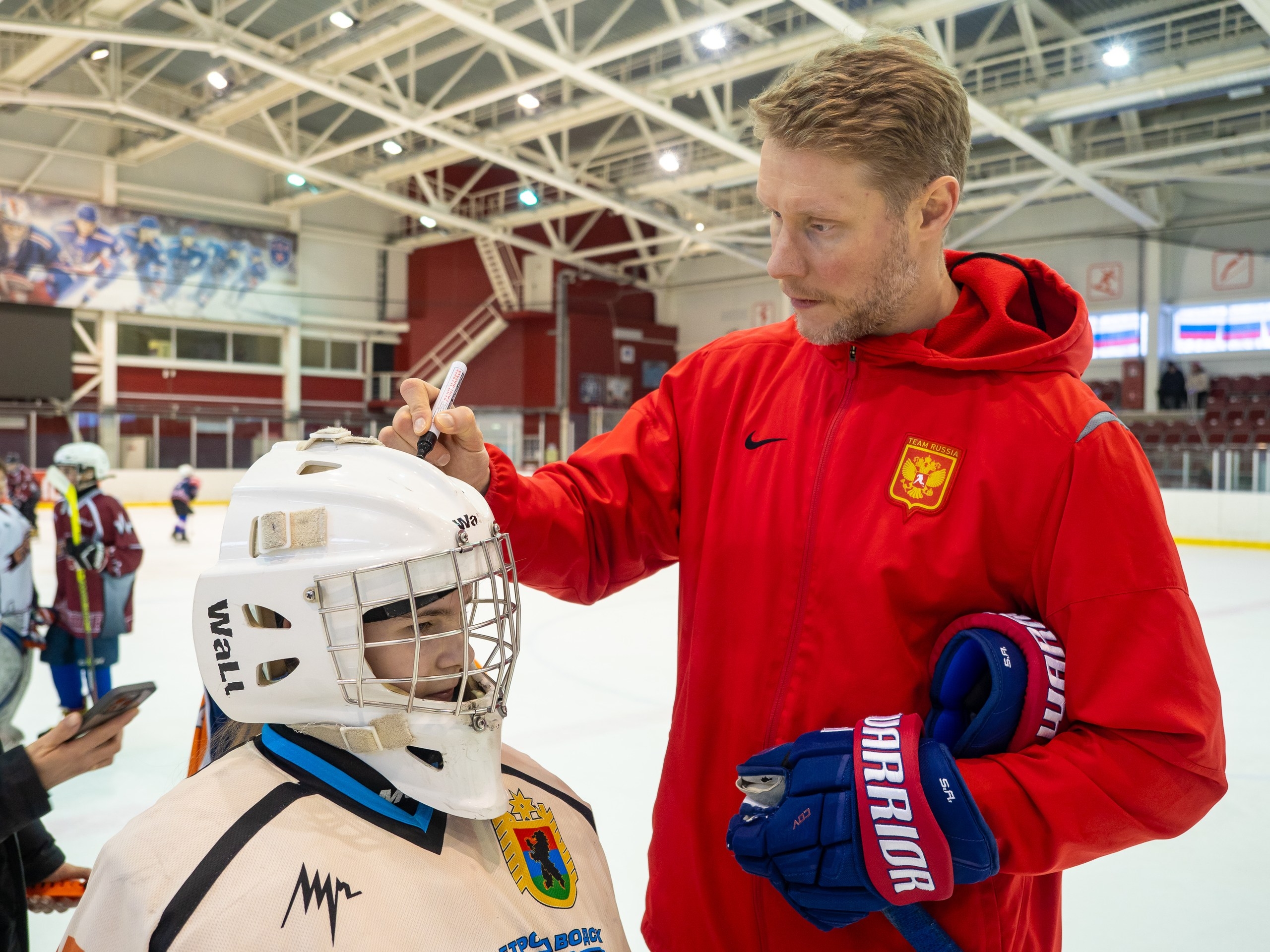 Хоккейный праздник и на нашей улице: Петрозаводск встретил главный трофей Чемпионата — Кубок Гагарина