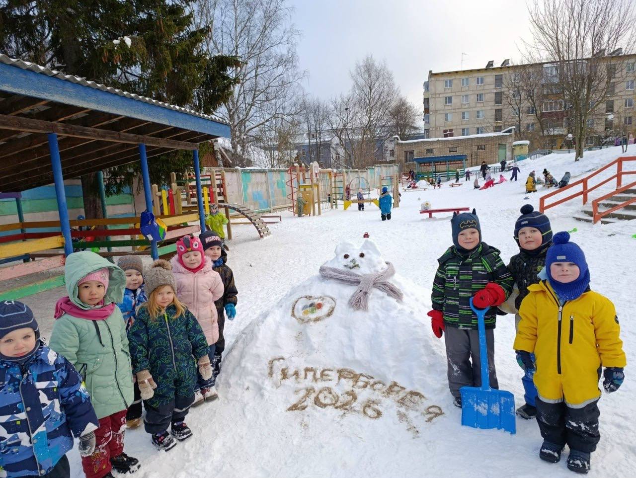 Семьи Петрозаводска поучаствовали в снежной олимпиаде «Зимние сказки Гипербореи»