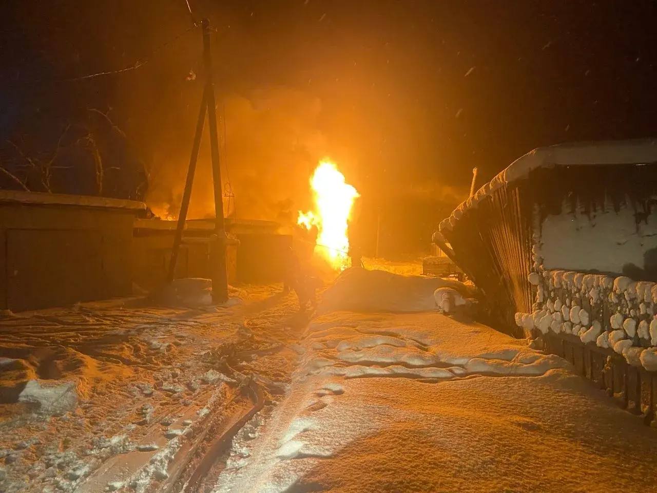 Автомобиль сгорел в гараже в одном из городов Карелии