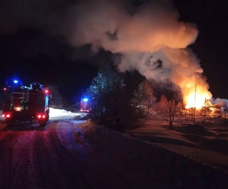Машина сгорела в гараже в Беломорске