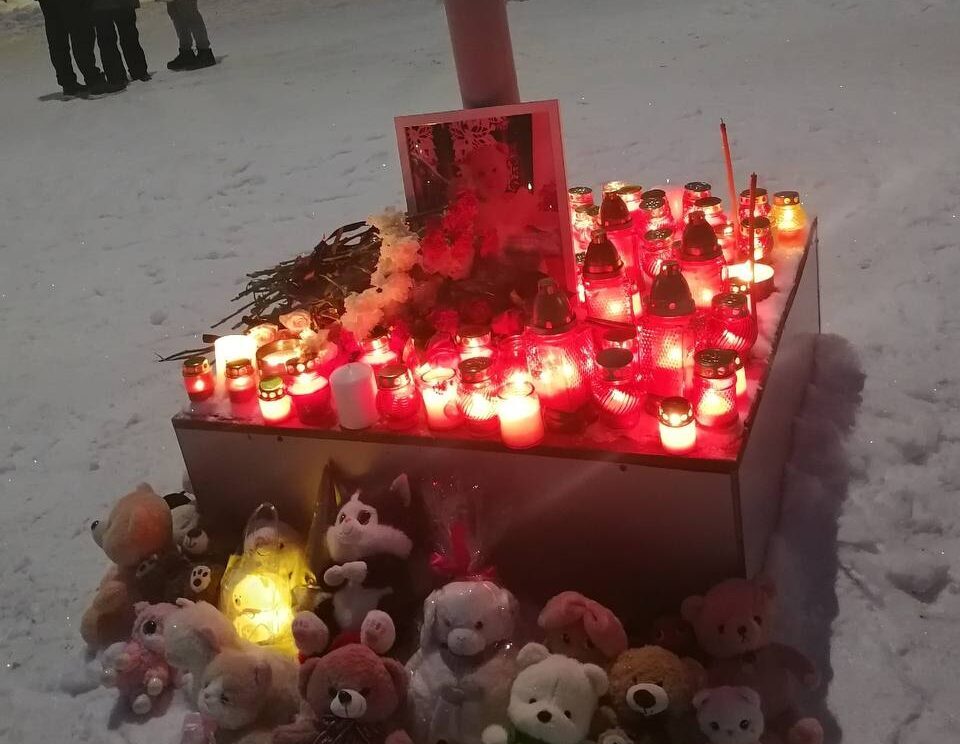 Костомукша скорбит: в городе-горняков умерла маленькая девочка