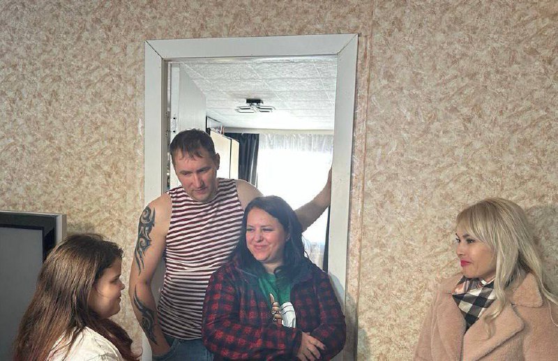Инна Колыхматова навестила семью участника СВО, которая переехала в комфортные условия