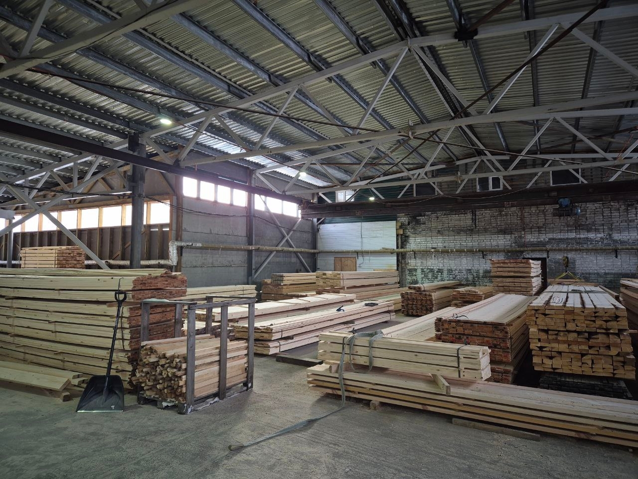 В Петрозаводске достраивают склад для отгрузки деревянных домов