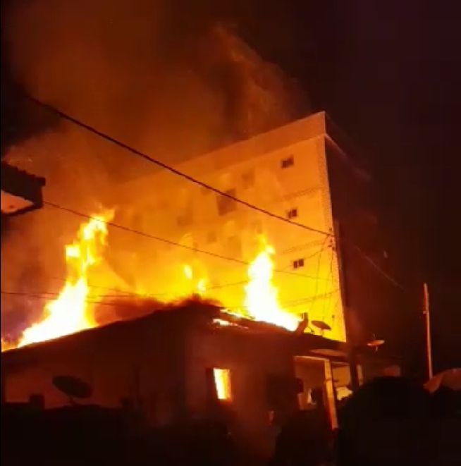 Людей вывели из горящей шашлычной в Петрозаводске