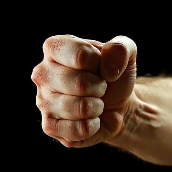 Классно погуляли: корпоратив в Петрозаводске закончился сломанной челюстью и уголовным делом