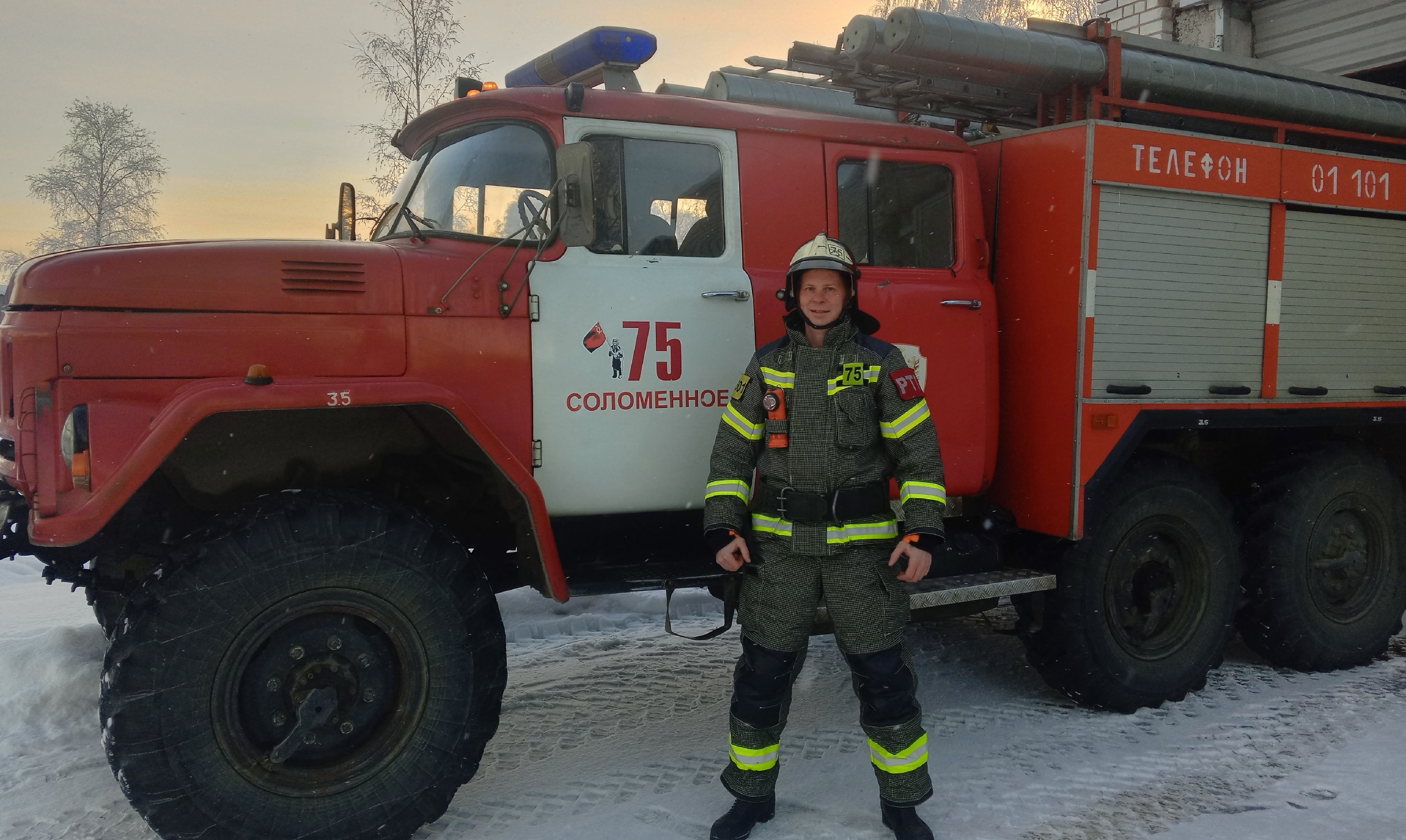 Начальника пожарной части № 75 поздравили с Днем рождения в Соломенном