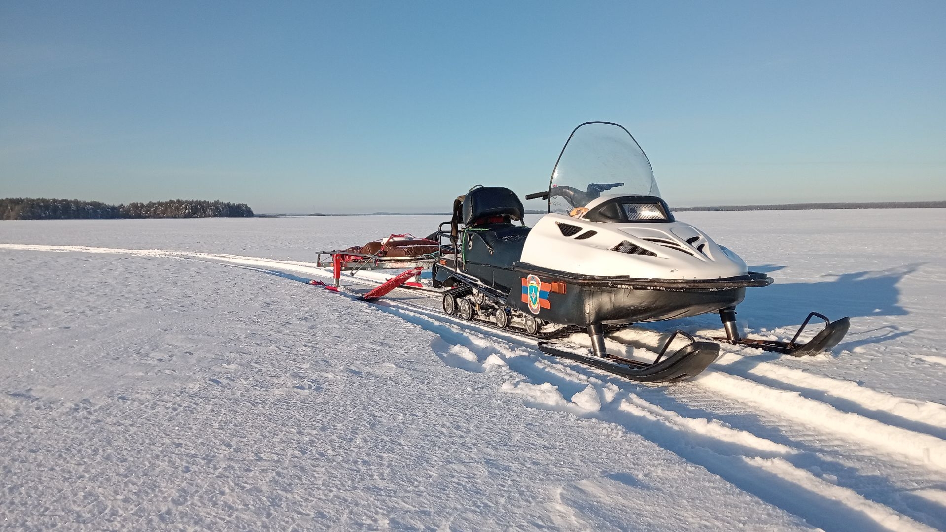 Любителей подледного лова призвали не выезжать на машинах на лед в Карелии