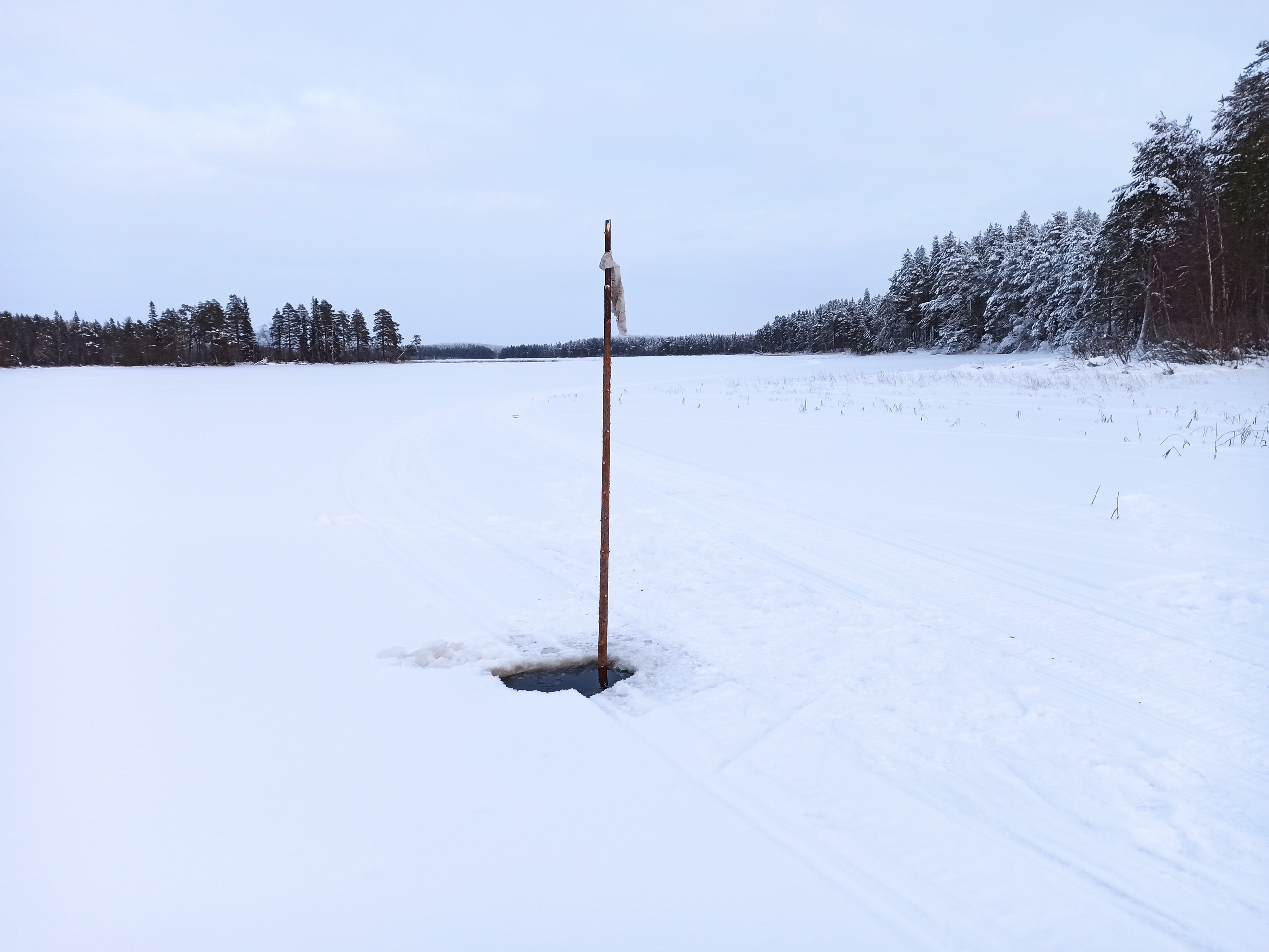 Опасные майны обнаружили на озере в Костомукше