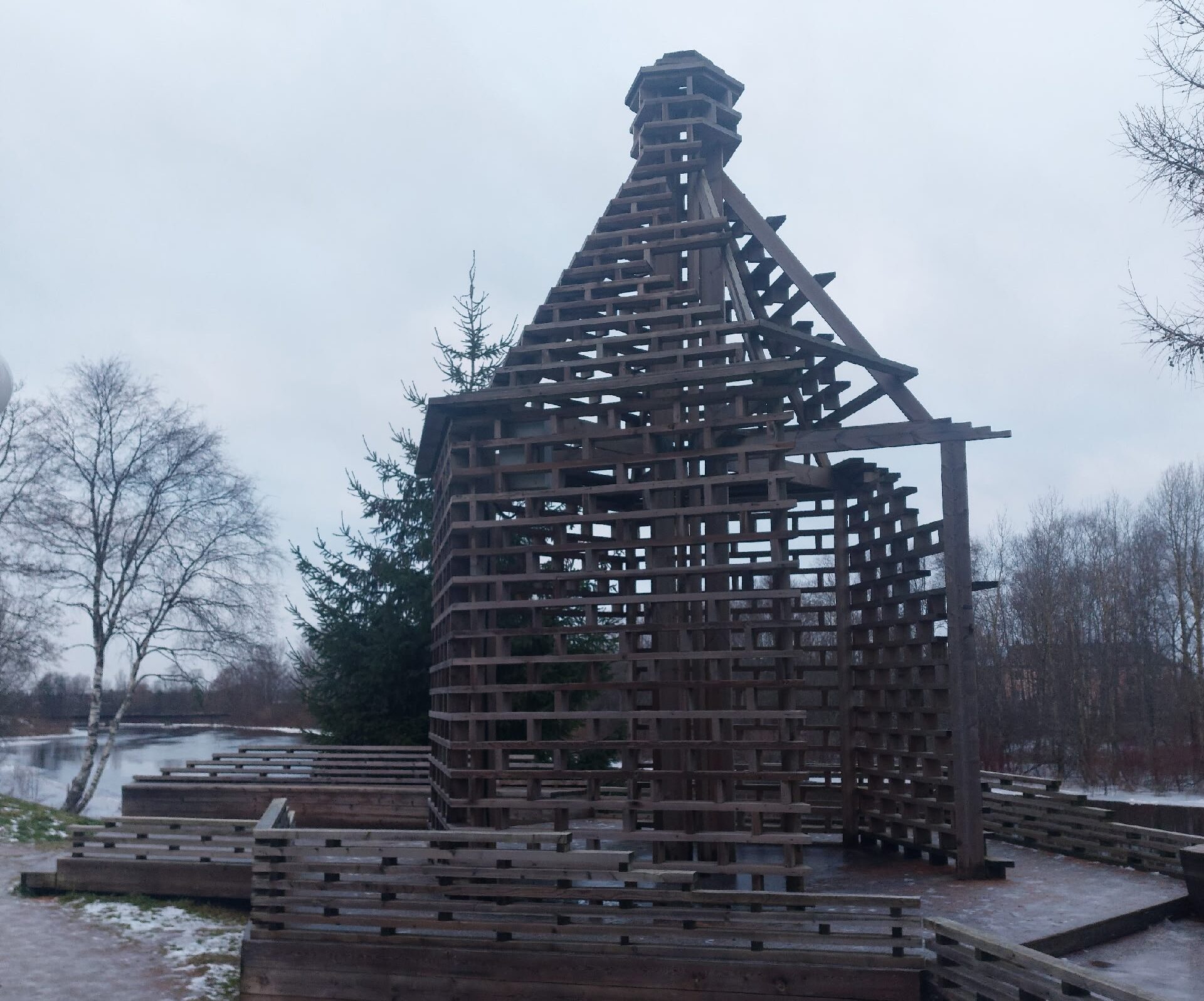 На месте древних укреплений Олонца создали стилизованные смотровые площадки