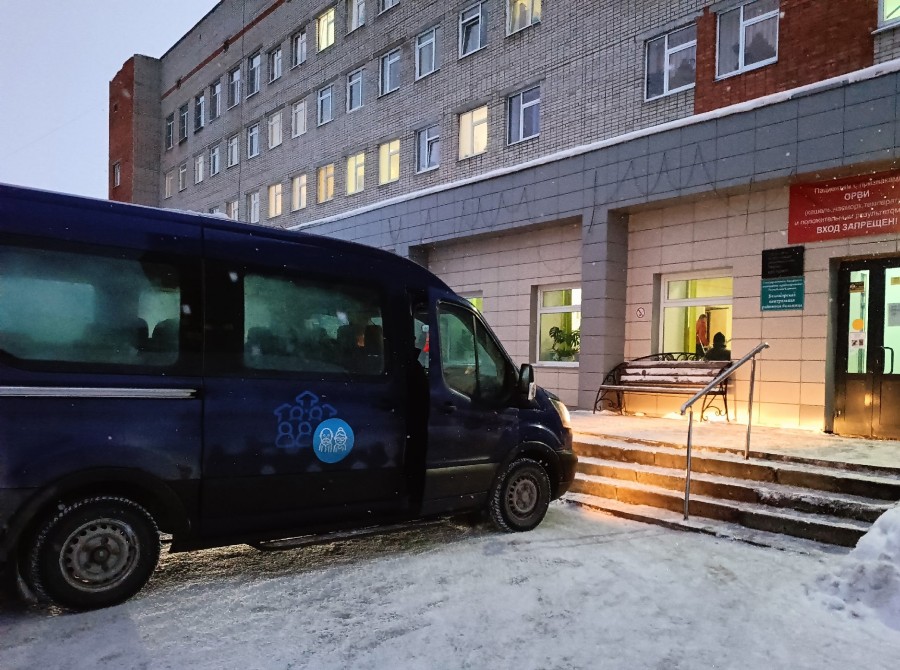 В текущем году возобновлены выезды мобильных бригад для доставки пожилых граждан в медучреждения