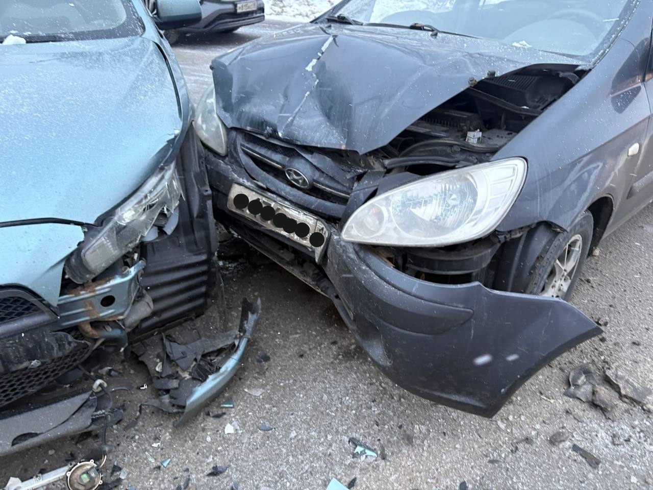 Две иномарки столкнулись в крупном районе Петрозаводска - пострадал один из водителей