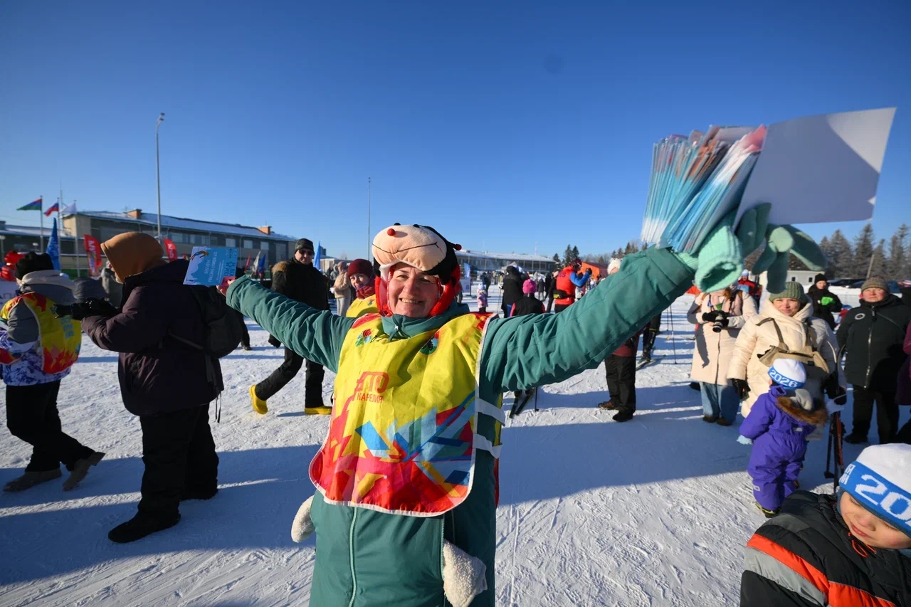 Мороз не помеха: в Петрозаводске тысячи любителей спорта участвовали в массовой гонке «Лыжня России»