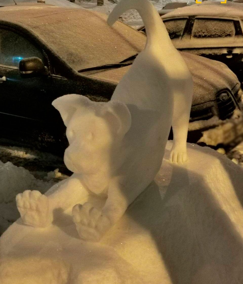 А-ля Гиперборея: сугробы превратились в живность на парковке одного из районов столицы