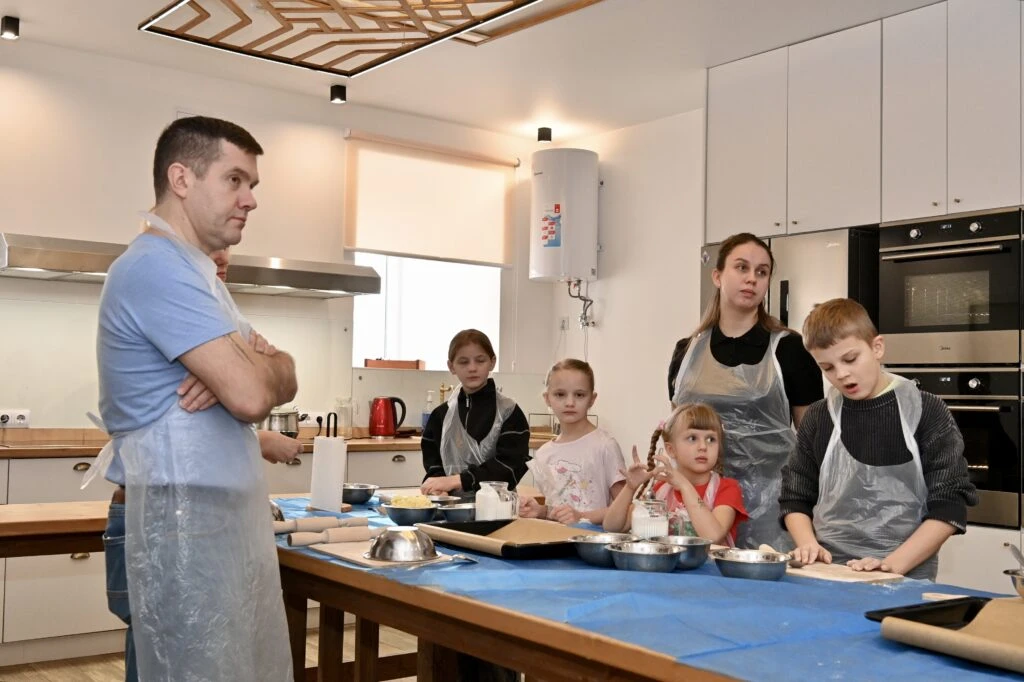Мастер-класс по калиткам провели для семей ветеранов СВО в Петрозаводске