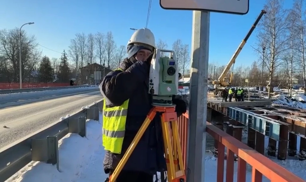 В Олонце полным ходом идут работы по реконструкции моста через реку Мегрега