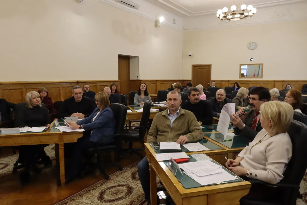 В парламенте Карелии замминистра образования не смогла подтвердить информацию о доплатах учителям Лоухской школы