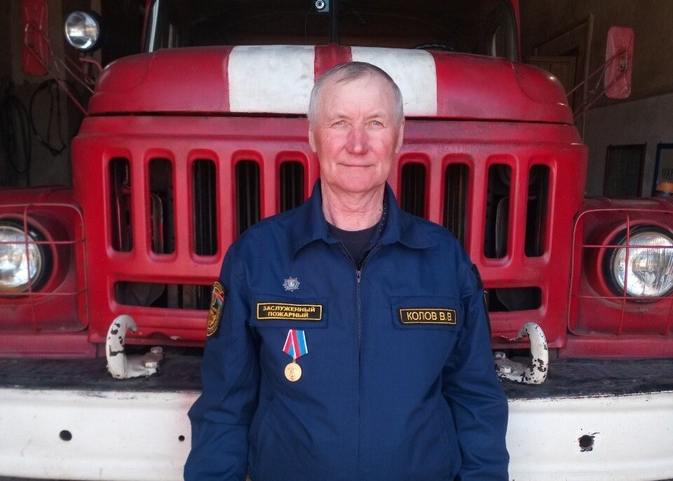 Старейший работник пожарного отряда отметил юбилей в Медвежьегорском районе