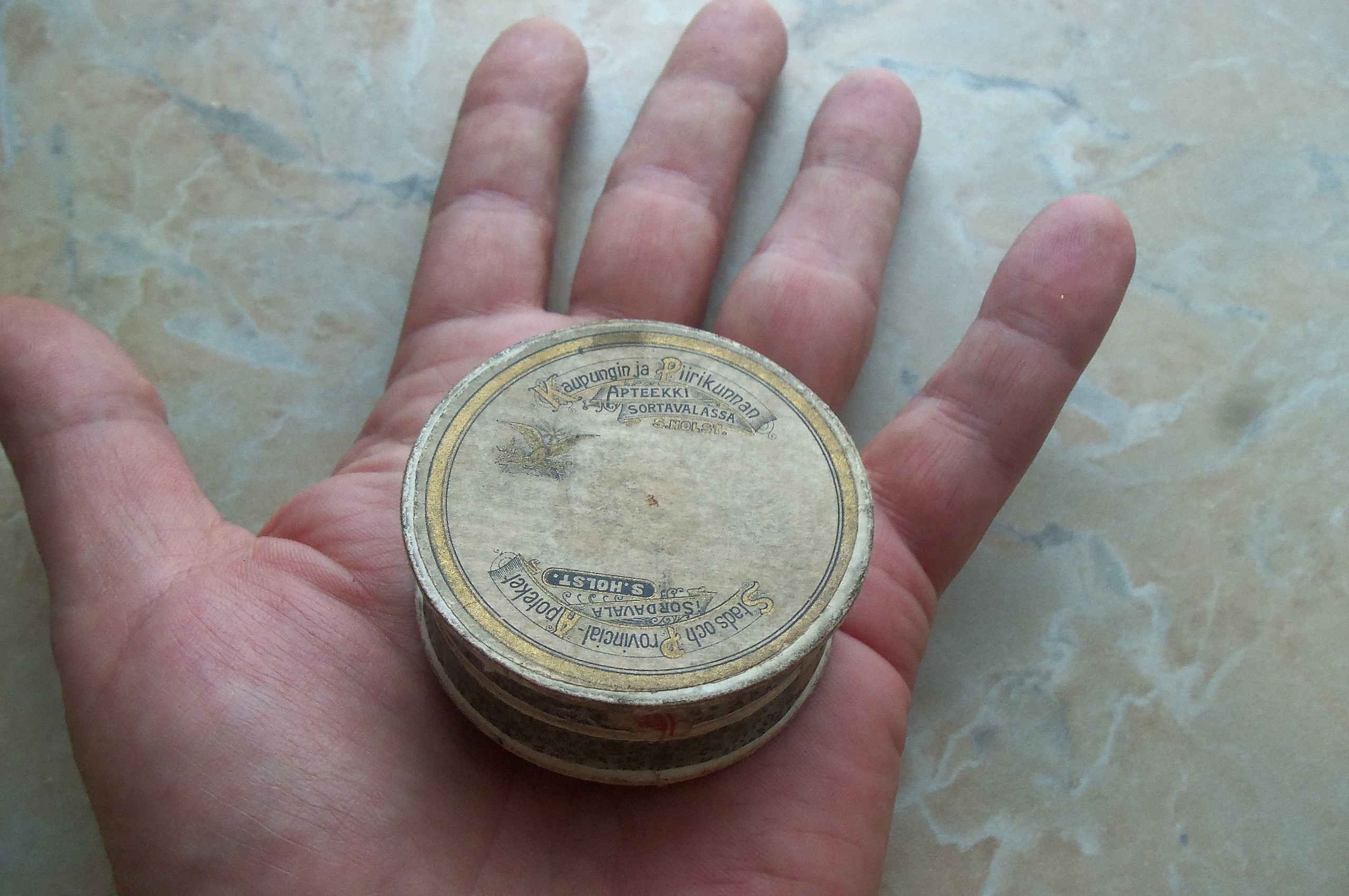 На чердаке бывшего кинотеатра Сортавалы нашли артефакты начала 20-го века