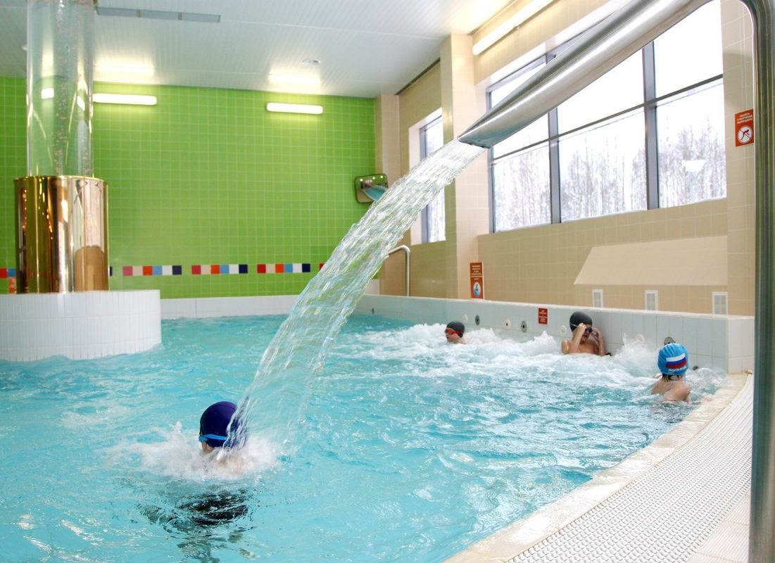 Жительница Костомукши ошпарила руку в душевой бассейна