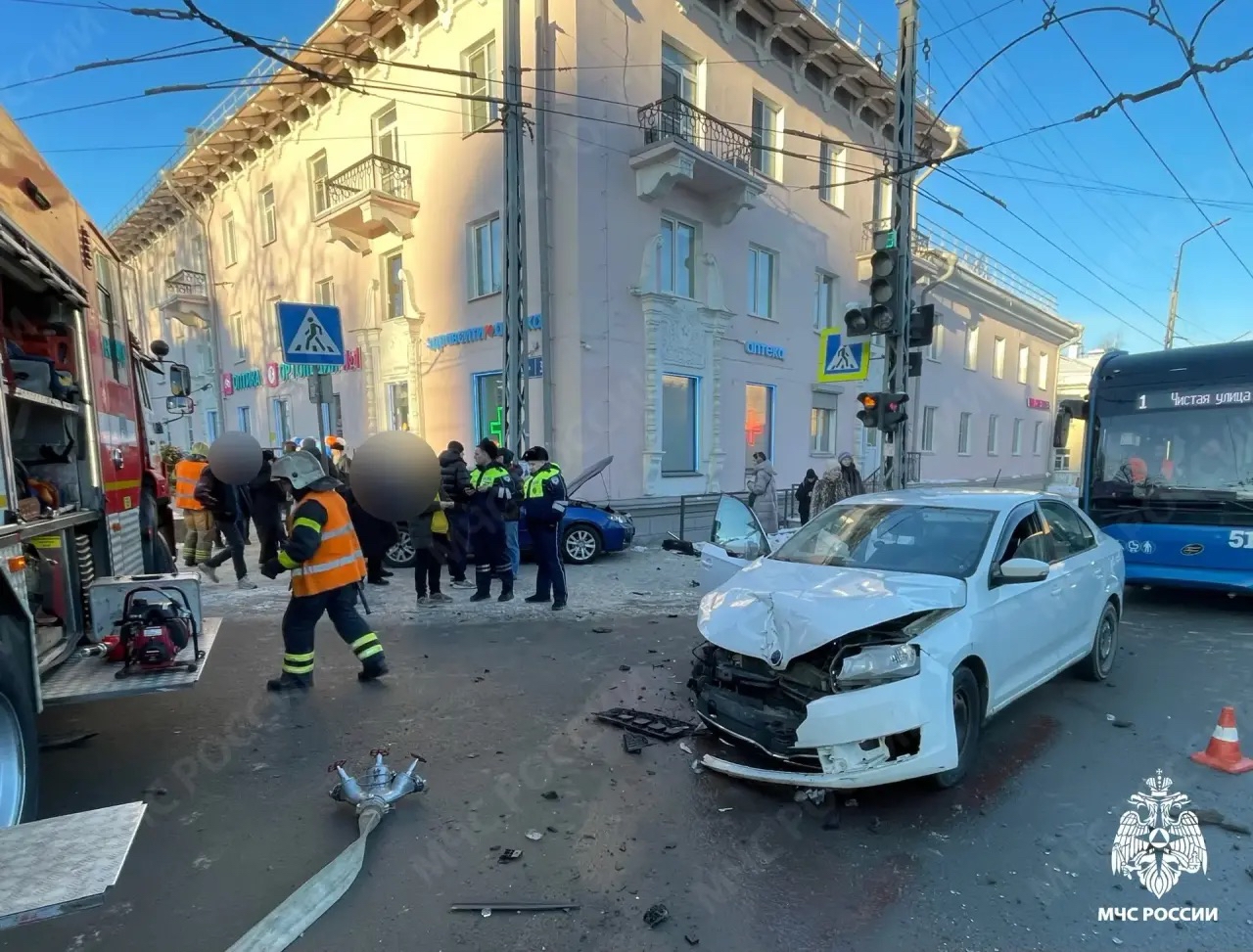 Стало известно состояние двух пешеходов, на которых налетело авто в Петрозаводске