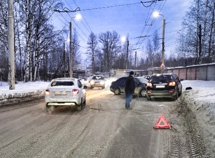 Поездка закончилась госпитализацией - пенсионерка пострадала в ДТП на одной из улиц Петрозаводска