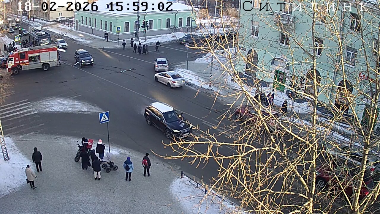 Троллейбус № 1 изменил маршрут после жесткого ДТП на Зареке, где автомобиль влетел в пешеходов