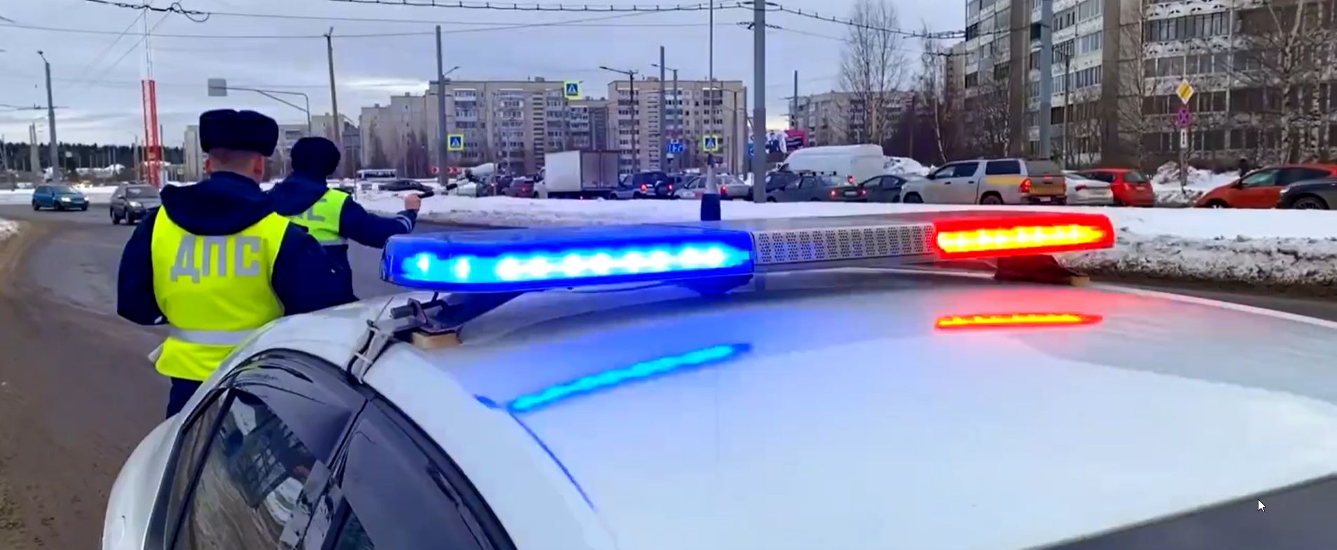 Шестерых водителей Петрозаводска наказали за неправильные фары