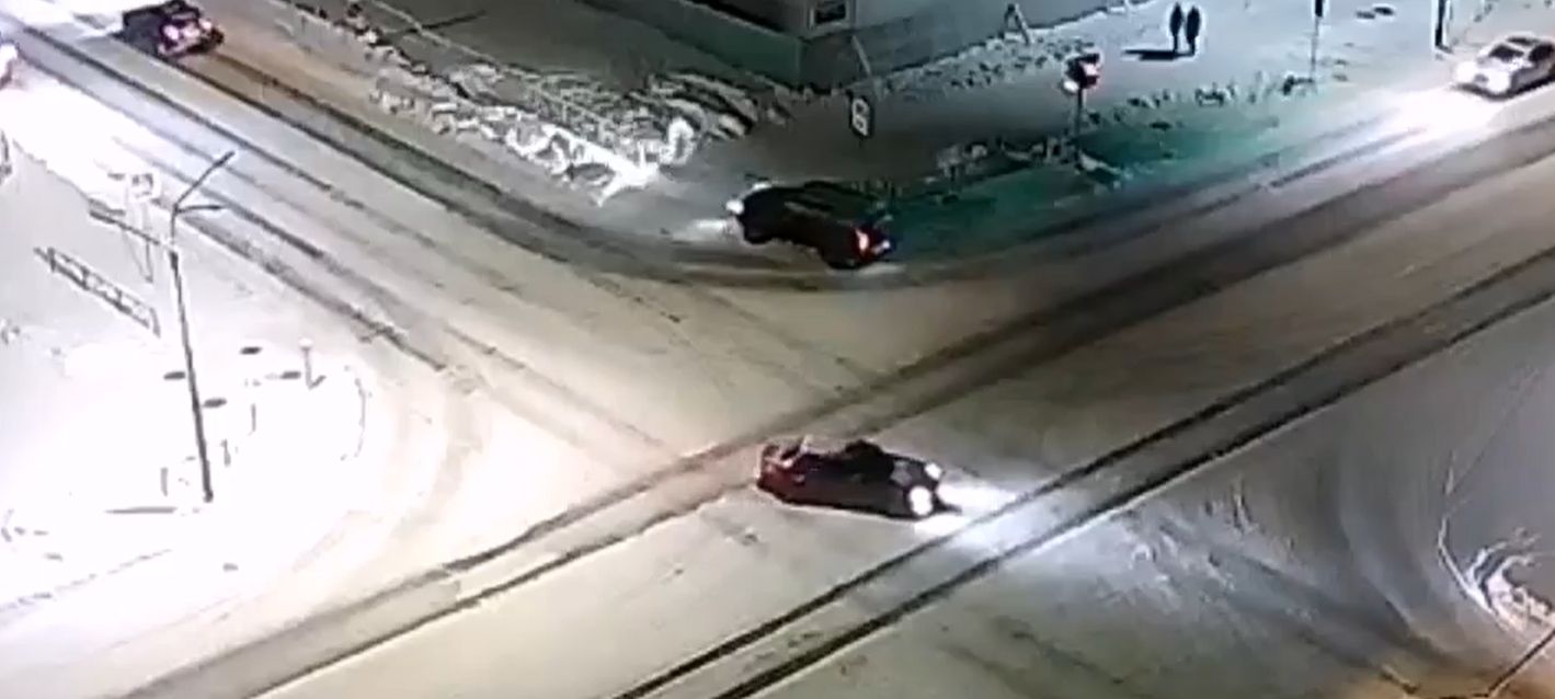 Нечто странное творил водитель внедорожника в городе горняков Карелии