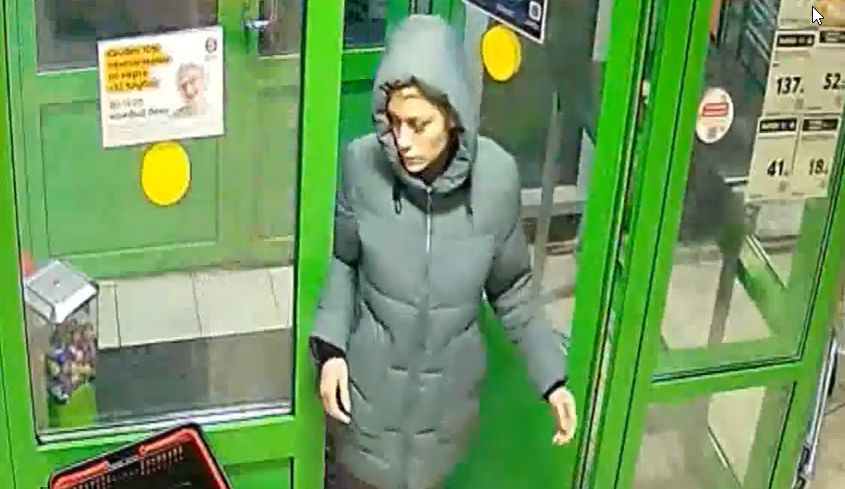 Полиция Петрозаводска разыскивает подозреваемую в краже