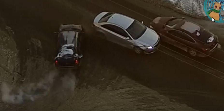 Три автомобиля столкнулись в крупном районе карельской столицы