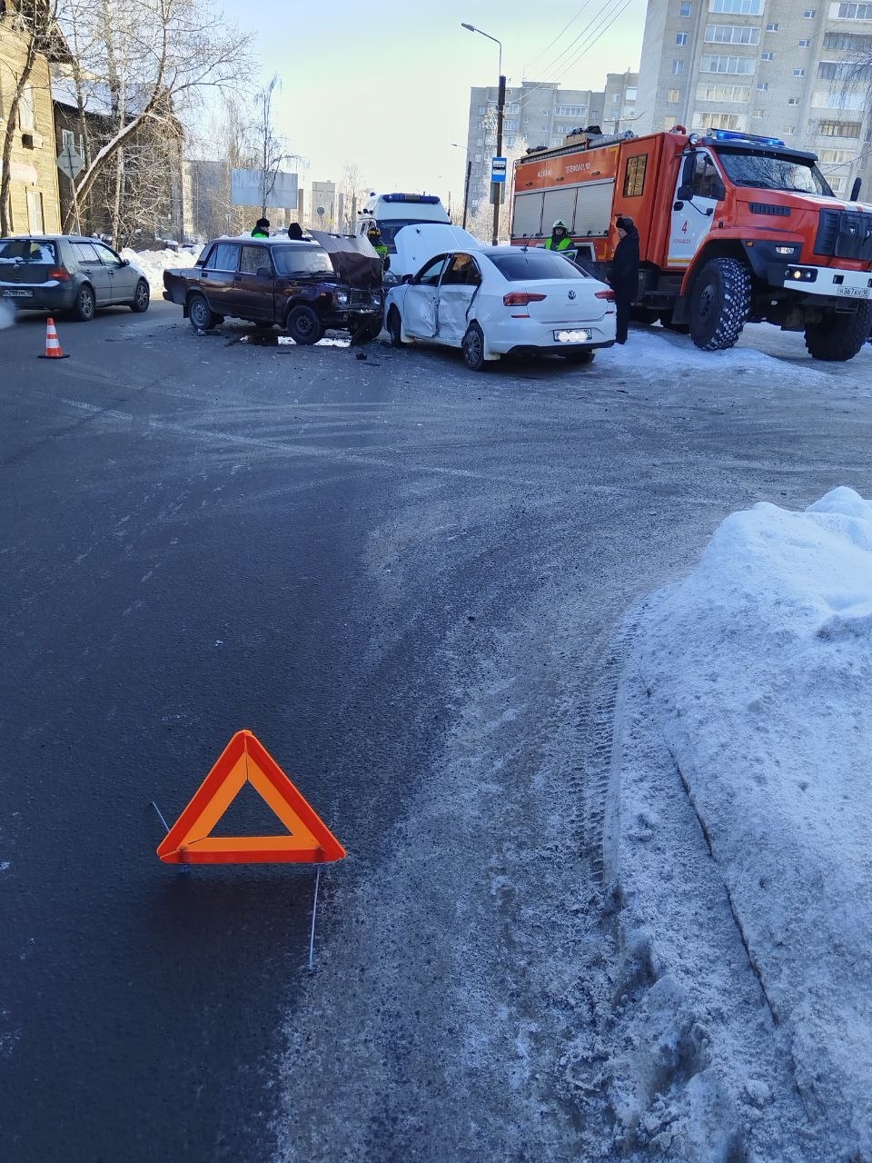 Пять человек пострадали в жёсткой аварии на улице Боровой в Петрозаводске