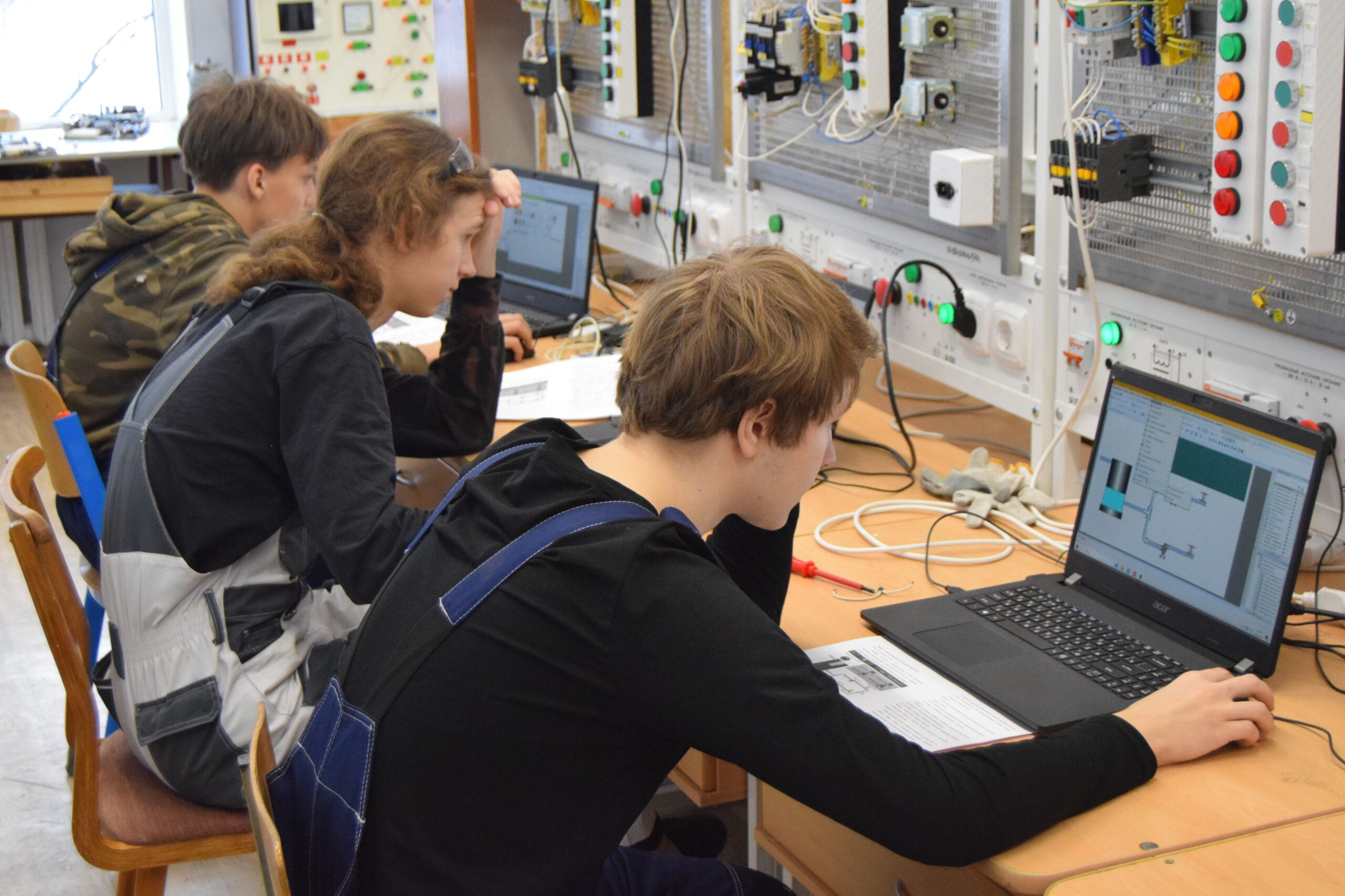 Будущее энергетики в аудиториях: «ПКС – Водоканал» помогли выбрать лучших молодых электромонтажников