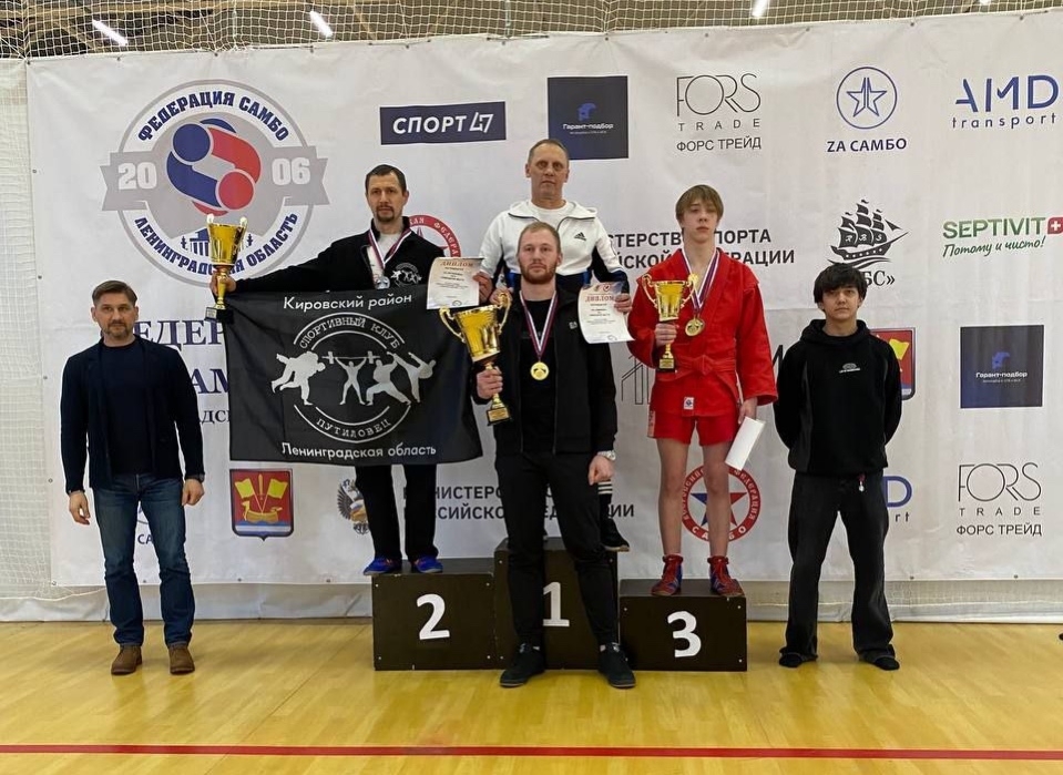 Команда спортсменов из Петрозаводска победила в соревнованиях по самбо в Кировске